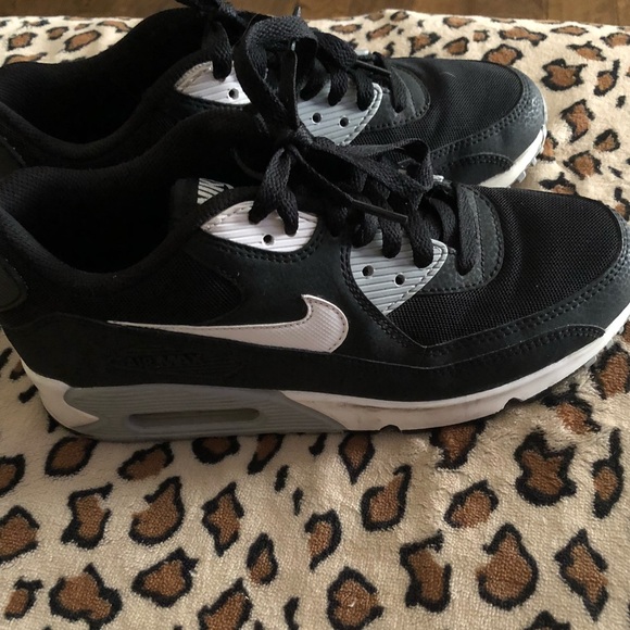 Nike Shoes - Women Nike Air Max size 8